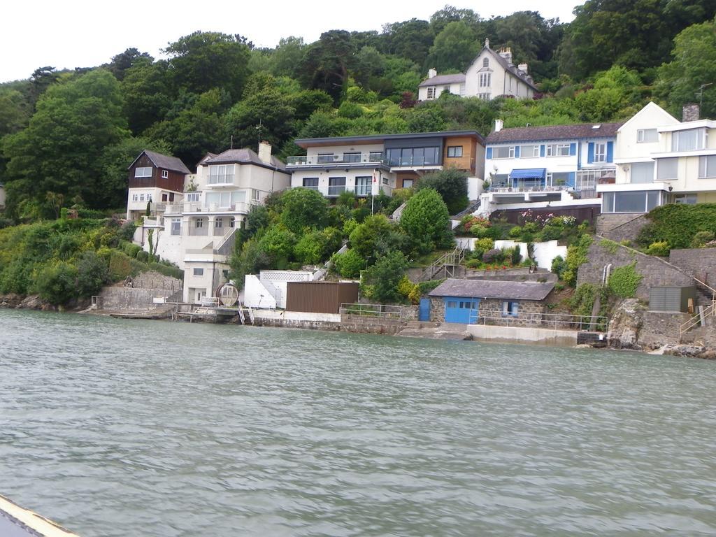 Monravon Guest House Holyhead Buitenkant foto