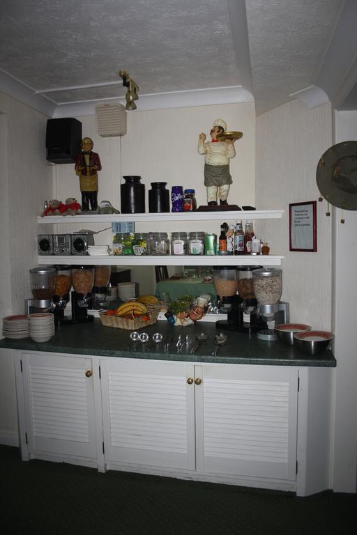 Monravon Guest House Holyhead Buitenkant foto