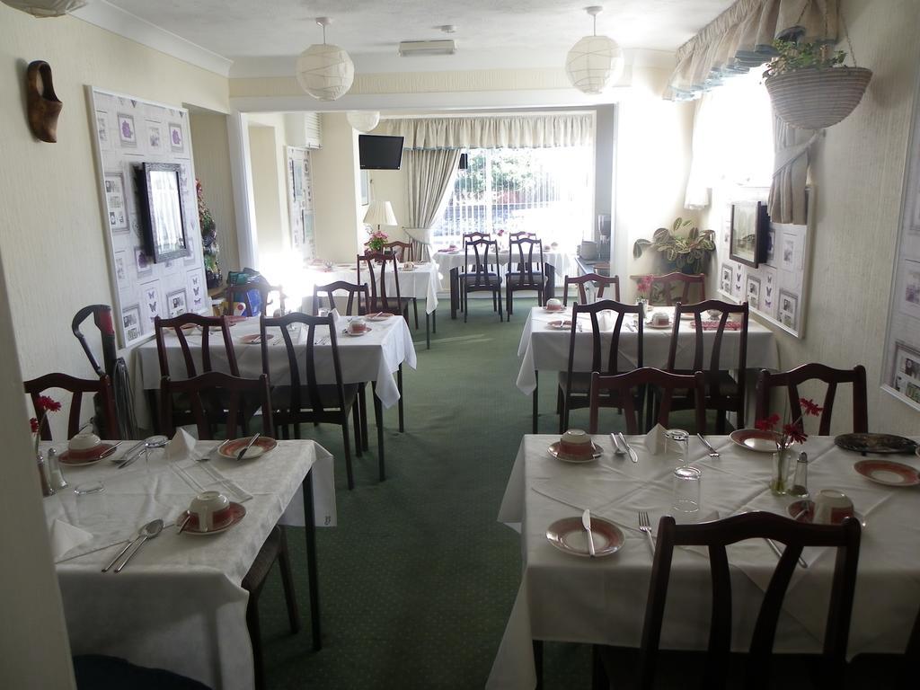 Monravon Guest House Holyhead Buitenkant foto