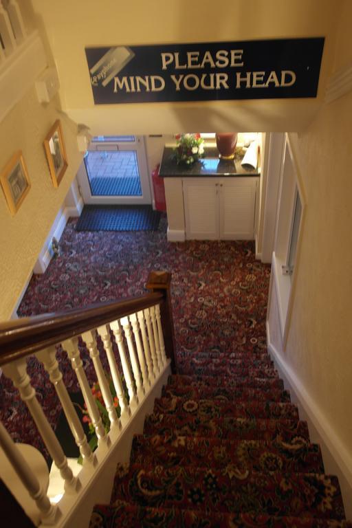 Monravon Guest House Holyhead Buitenkant foto