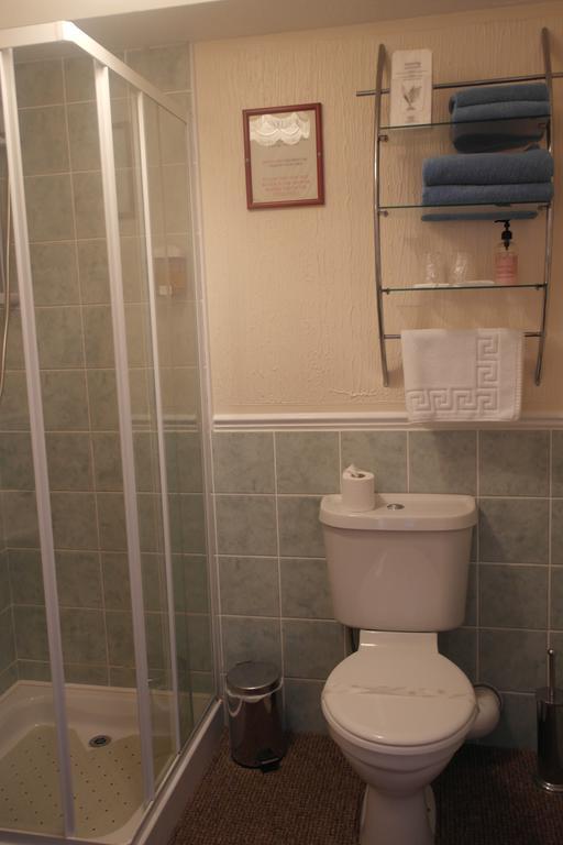 Monravon Guest House Holyhead Buitenkant foto