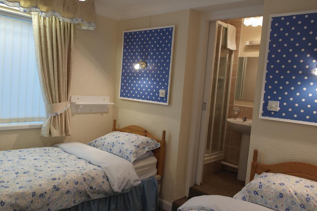 Monravon Guest House Holyhead Buitenkant foto