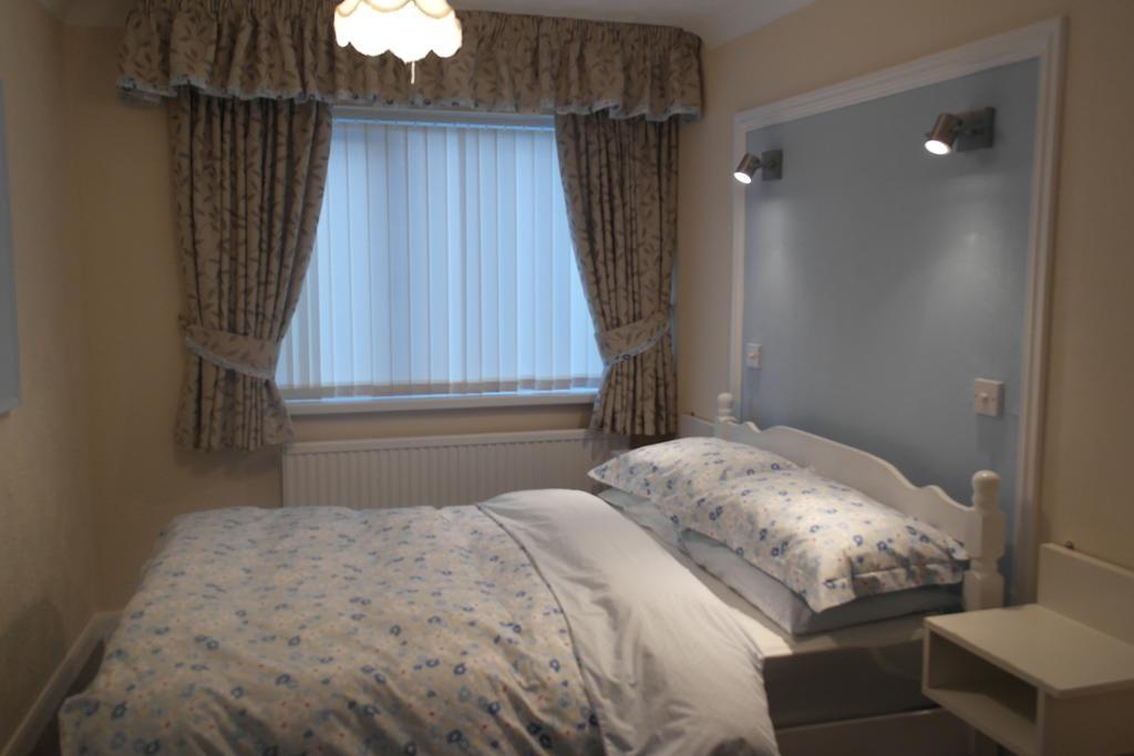 Monravon Guest House Holyhead Buitenkant foto