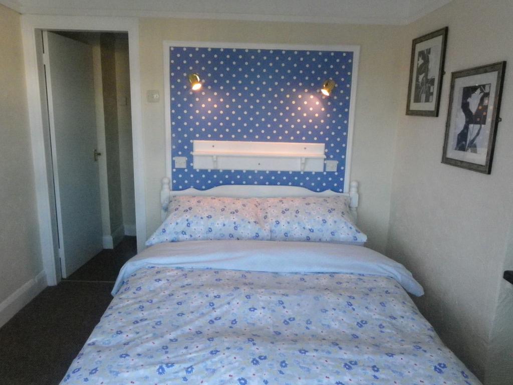 Monravon Guest House Holyhead Buitenkant foto